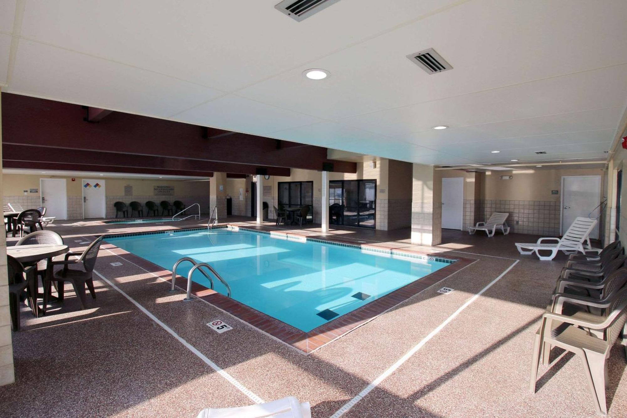 Country Inn & Suites By Radisson, Council Bluffs, Ia Экстерьер фото